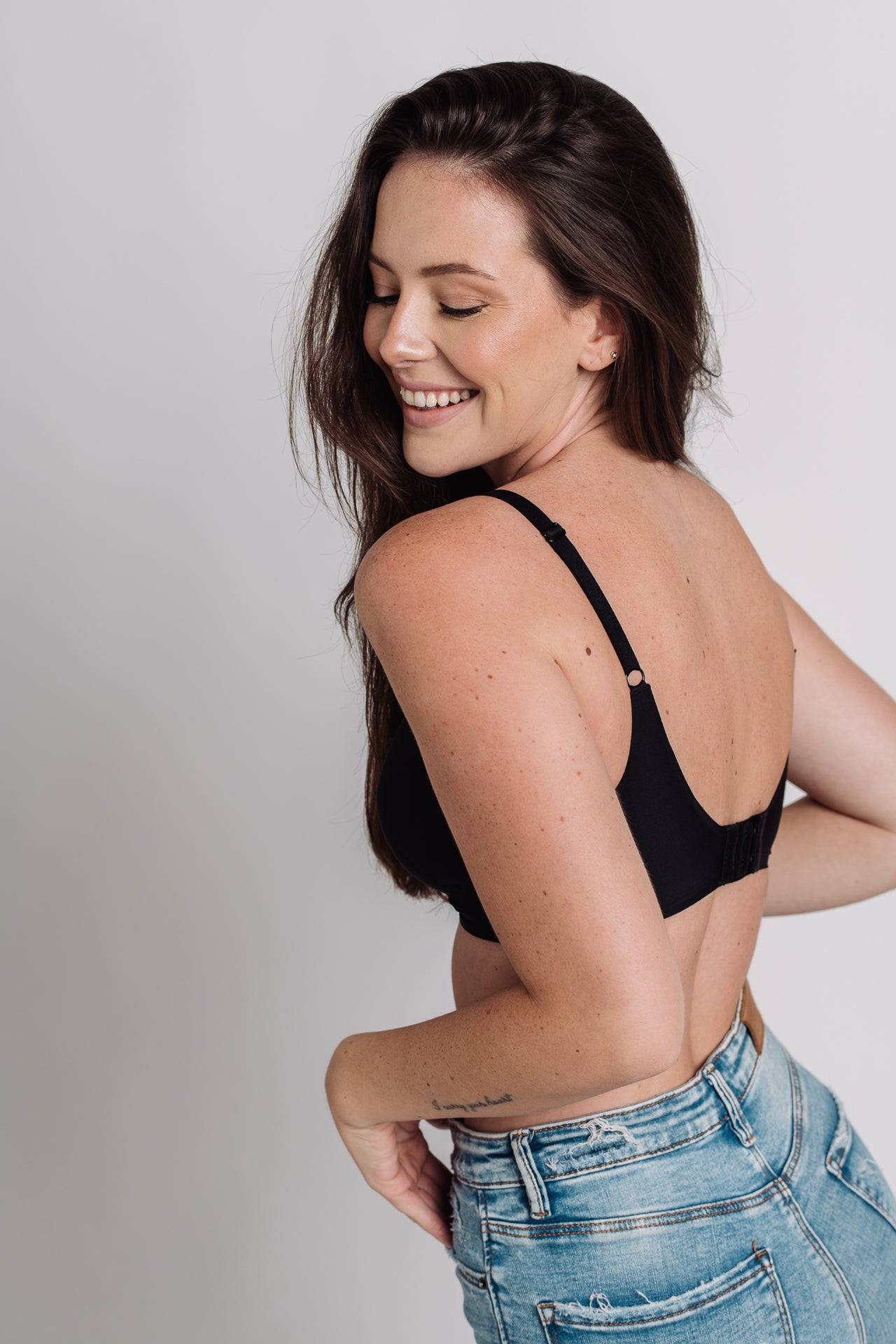 Bezešvá podprsenka ČERNÁ