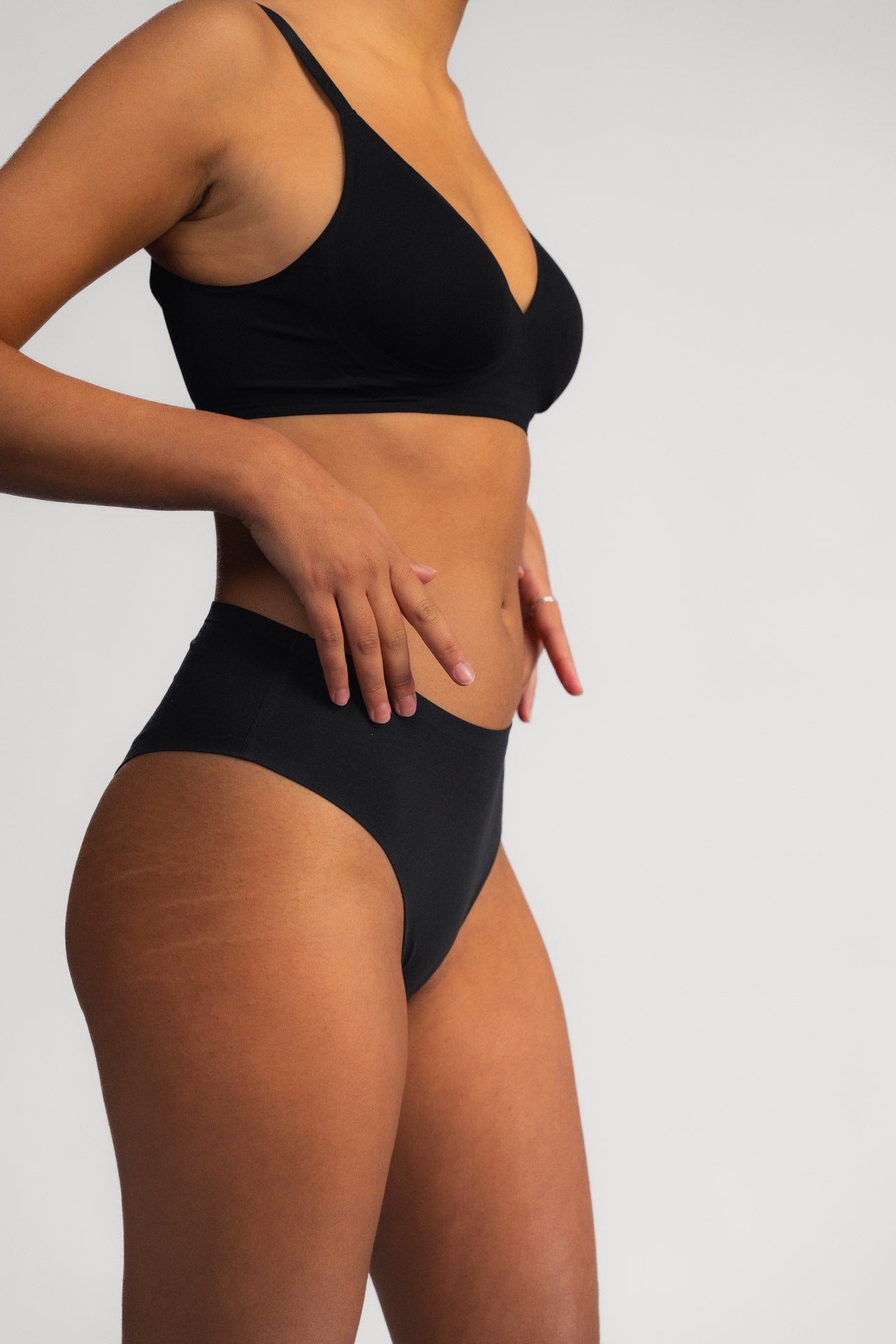 Bezešvé podprsenky LUXE ČERNÝ - 2 ks