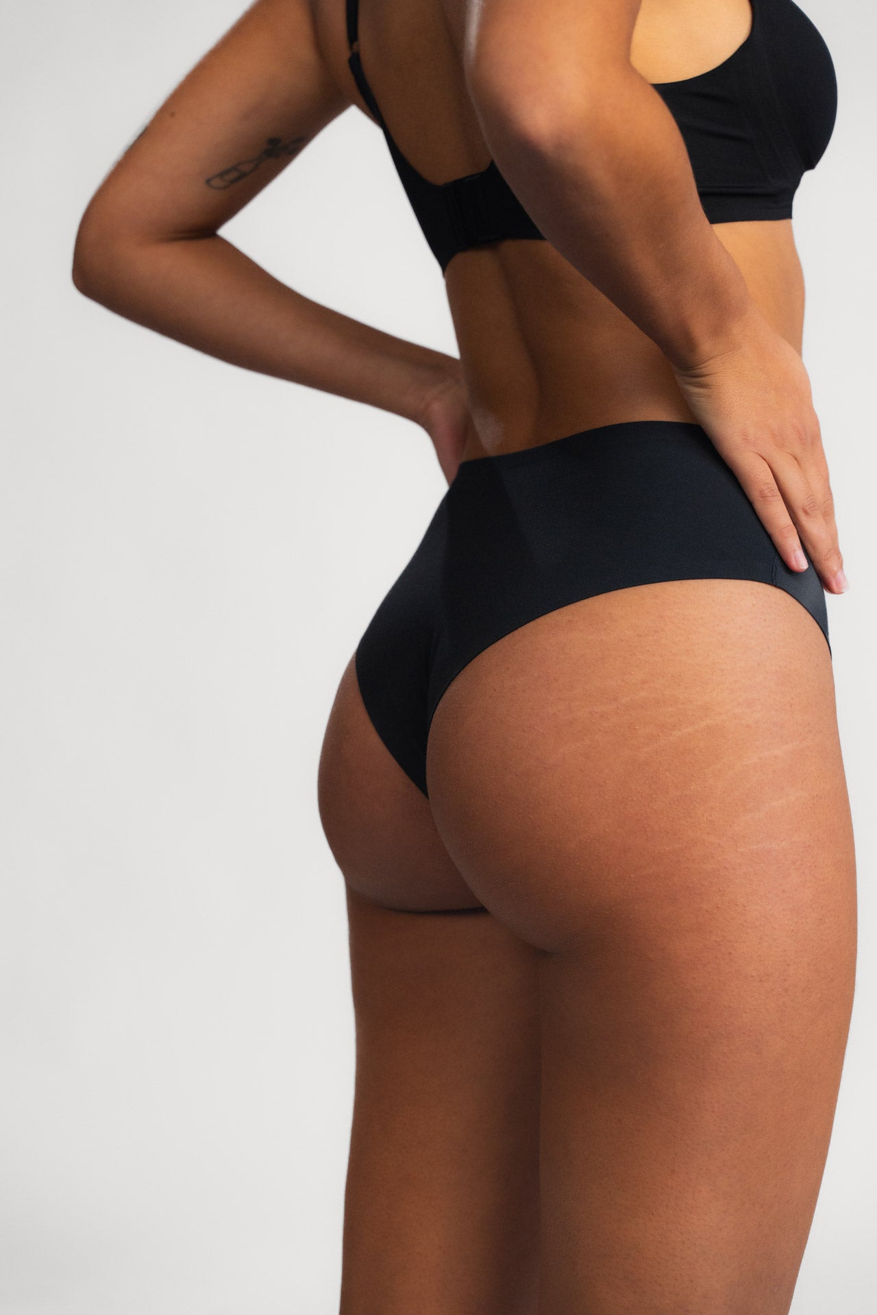 Bezešvé podprsenky LUXE ČERNÝ - 2 ks