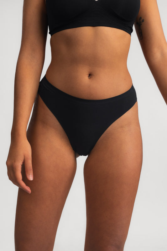 Bezešvá tanga LUXE ČERNÁ - 2 ks